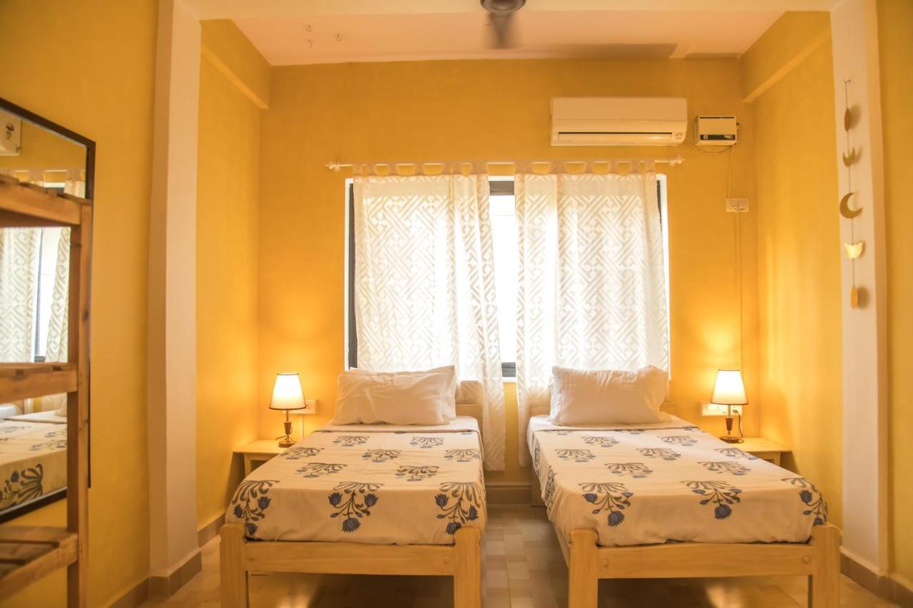 Coco Moon Hotel Morjim Bagian luar foto