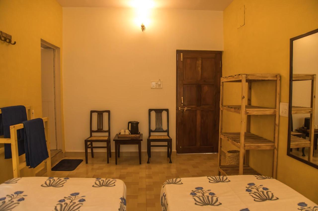 Coco Moon Hotel Morjim Bagian luar foto