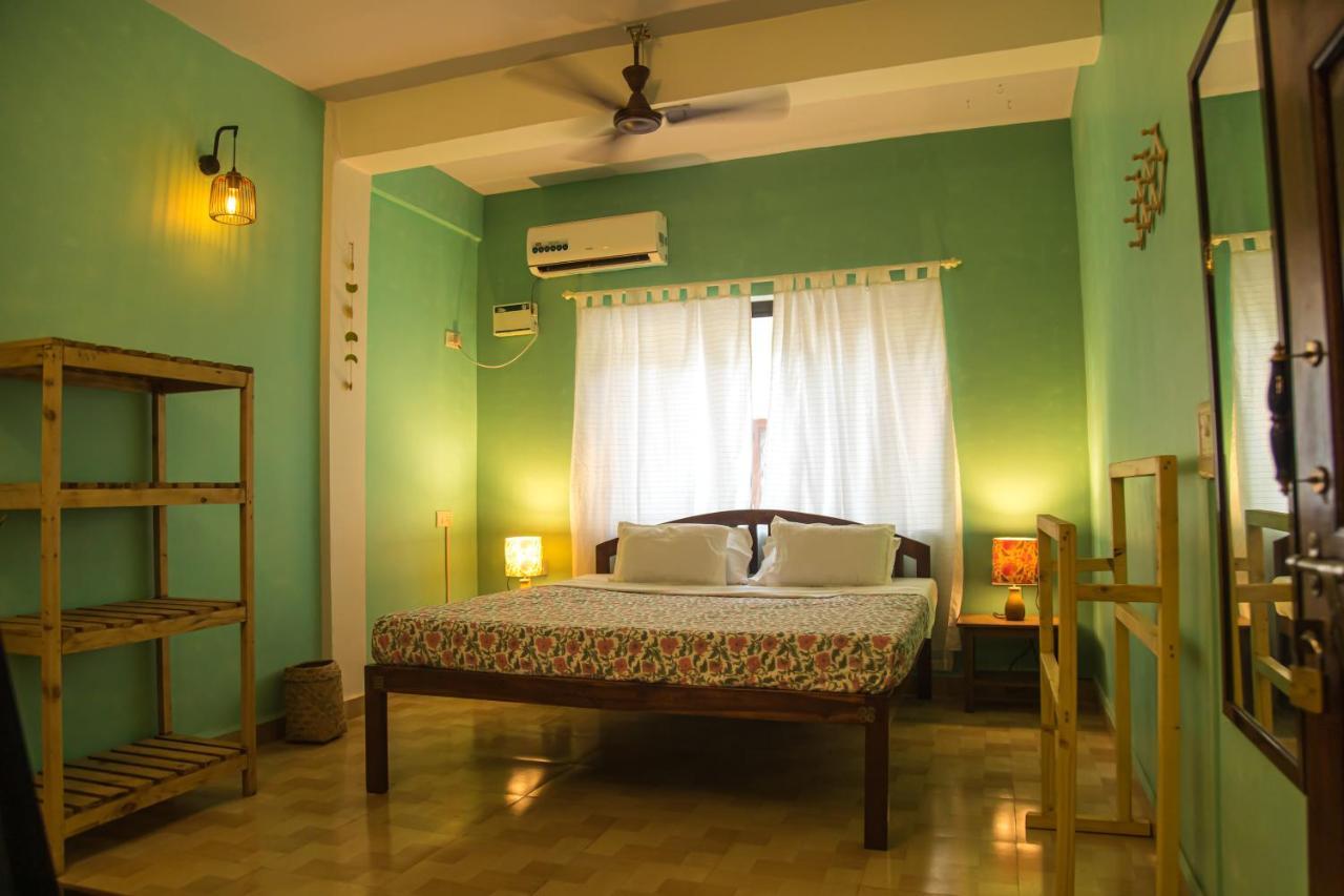 Coco Moon Hotel Morjim Bagian luar foto