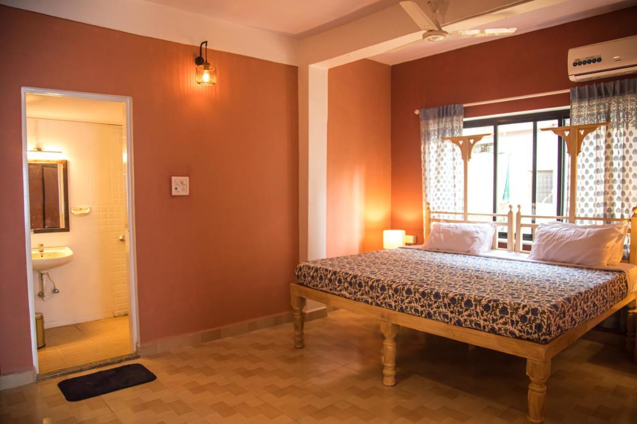Coco Moon Hotel Morjim Bagian luar foto