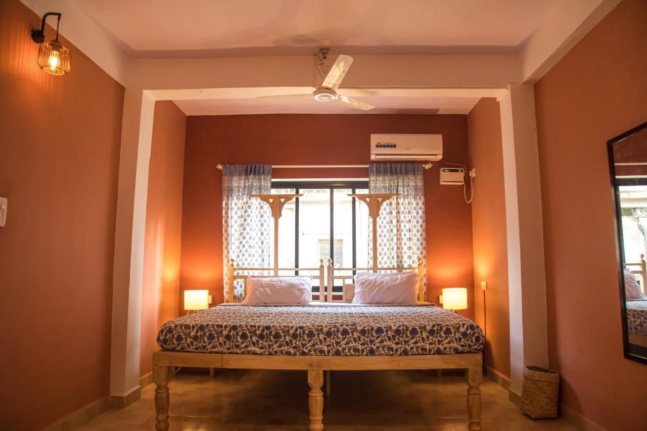 Coco Moon Hotel Morjim Bagian luar foto