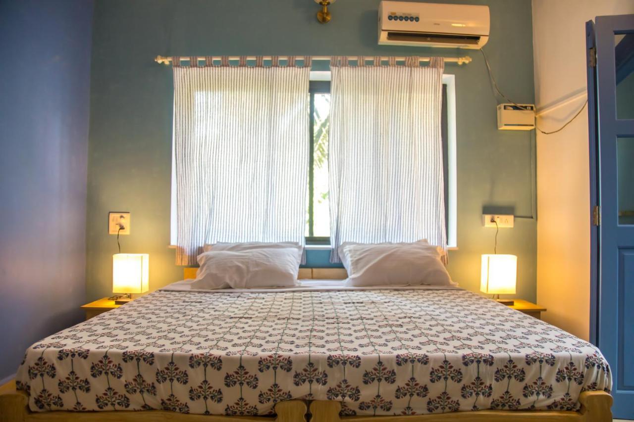 Coco Moon Hotel Morjim Bagian luar foto