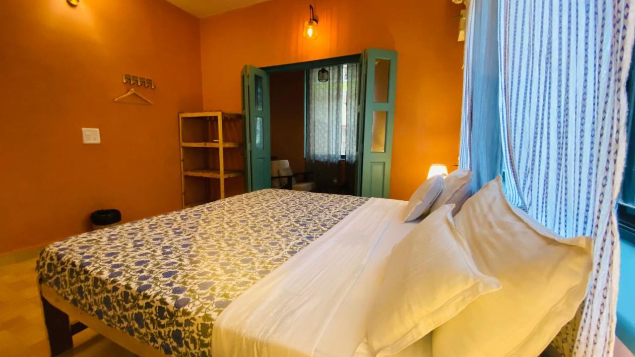 Coco Moon Hotel Morjim Bagian luar foto
