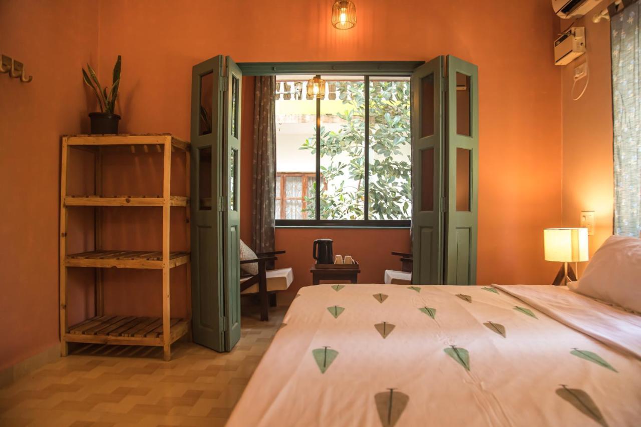 Coco Moon Hotel Morjim Bagian luar foto
