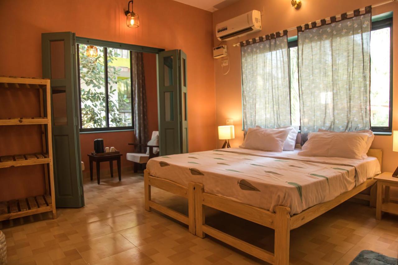 Coco Moon Hotel Morjim Bagian luar foto