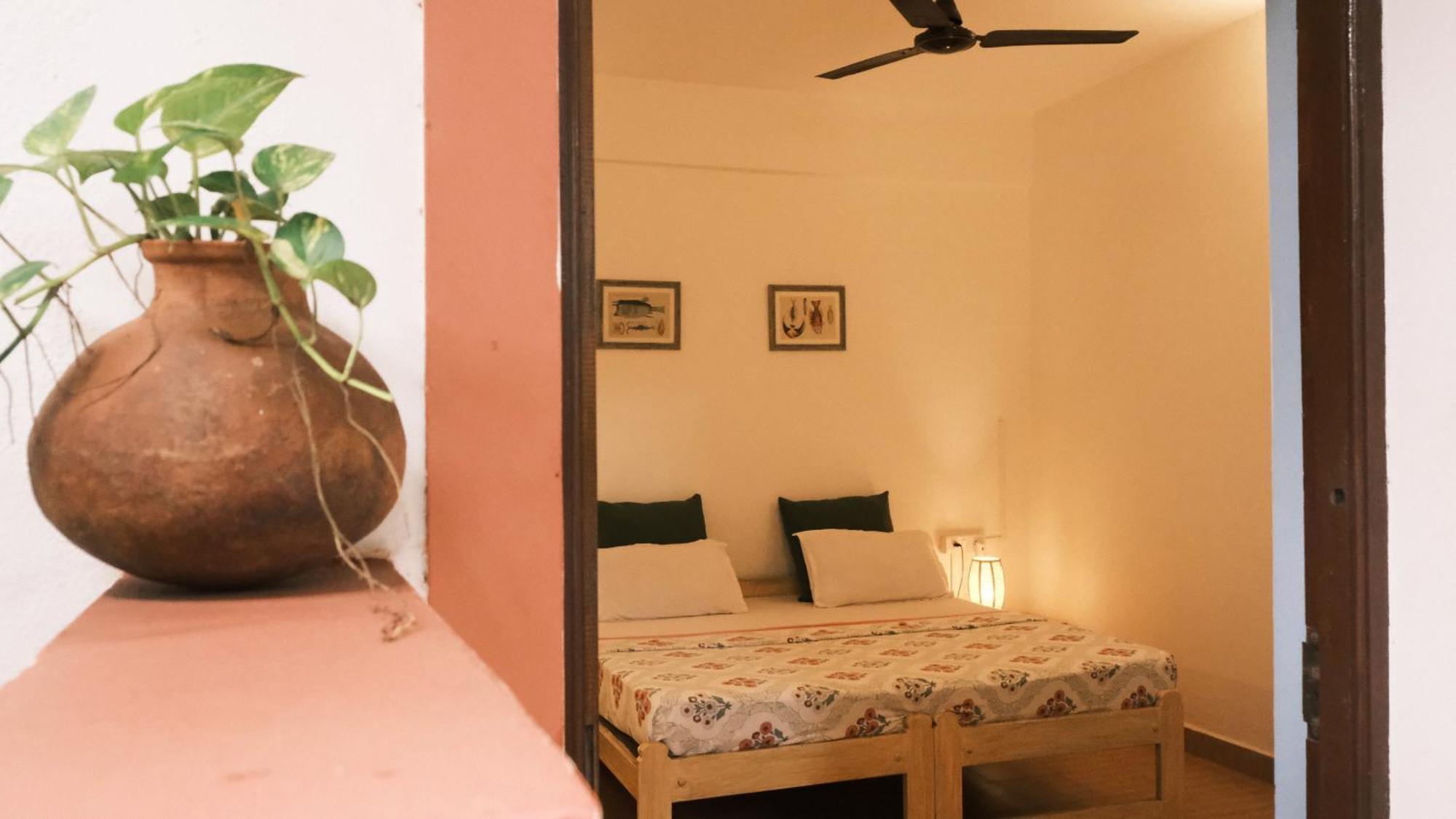 Coco Moon Hotel Morjim Bagian luar foto