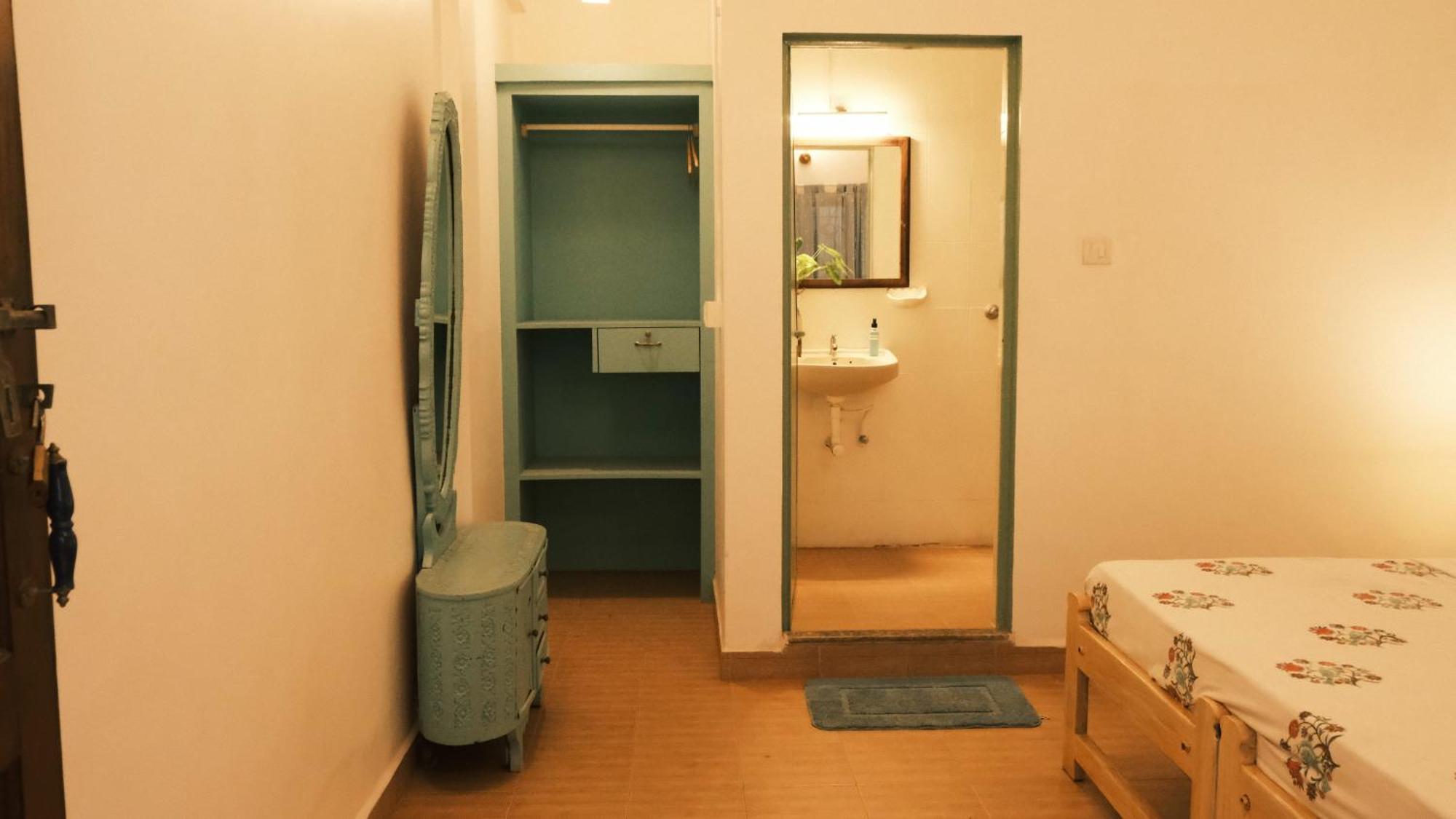 Coco Moon Hotel Morjim Bagian luar foto