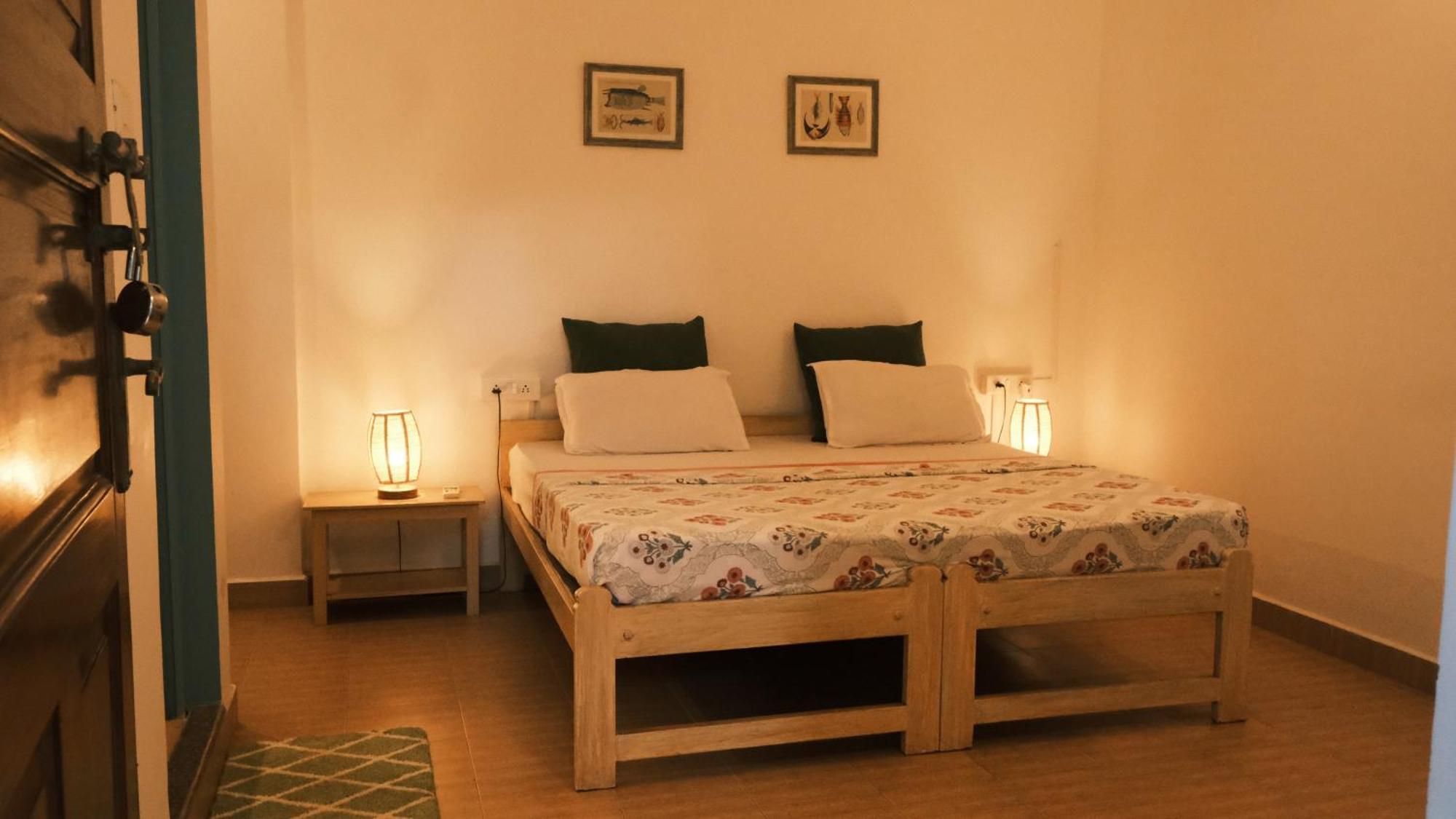 Coco Moon Hotel Morjim Bagian luar foto