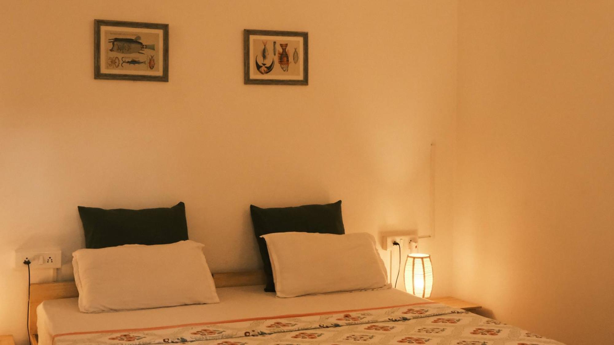 Coco Moon Hotel Morjim Bagian luar foto