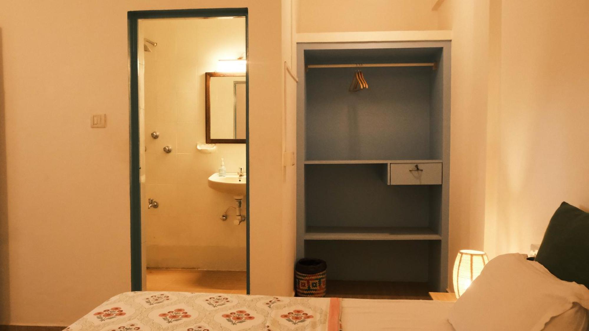 Coco Moon Hotel Morjim Bagian luar foto