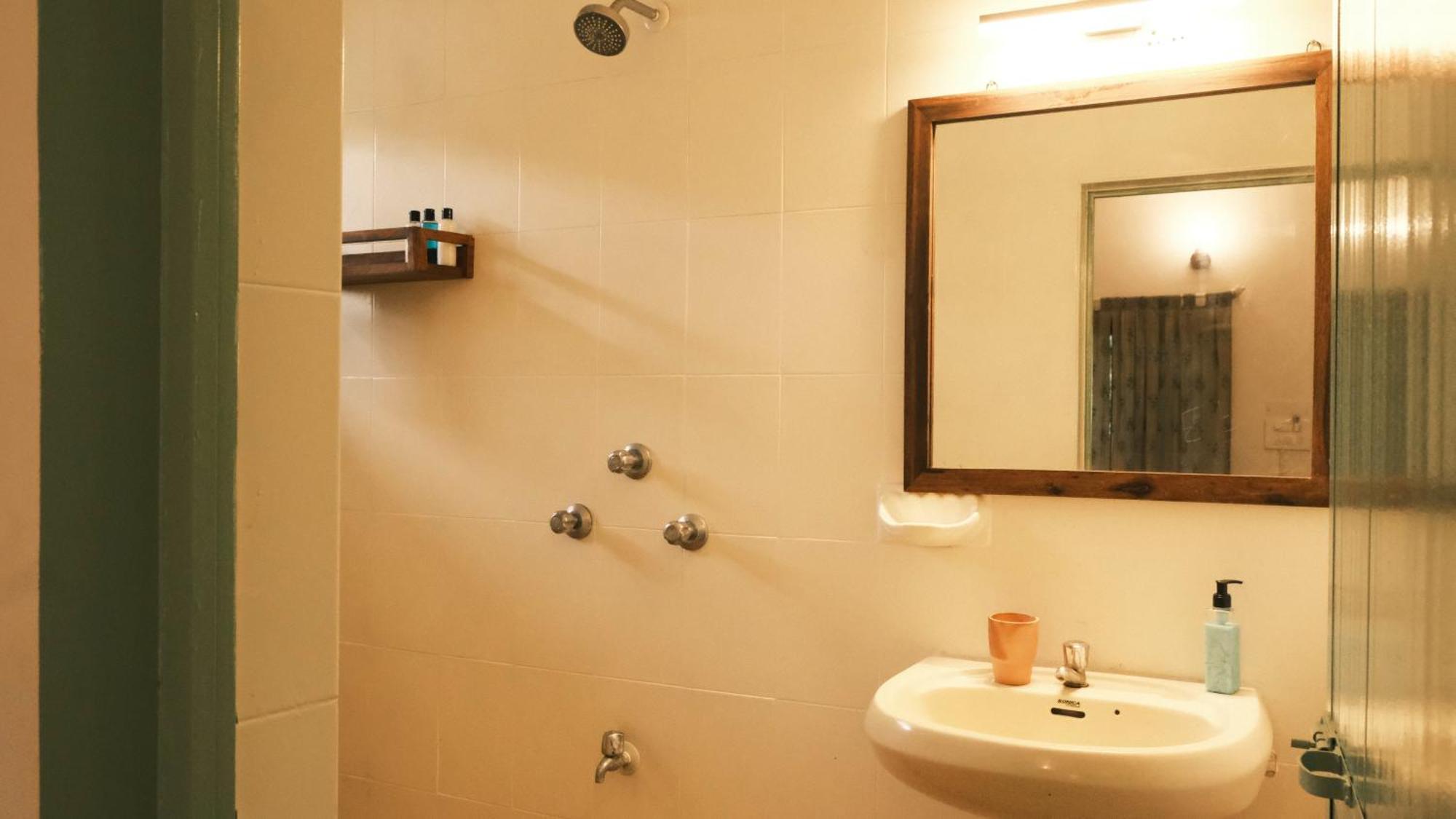 Coco Moon Hotel Morjim Bagian luar foto