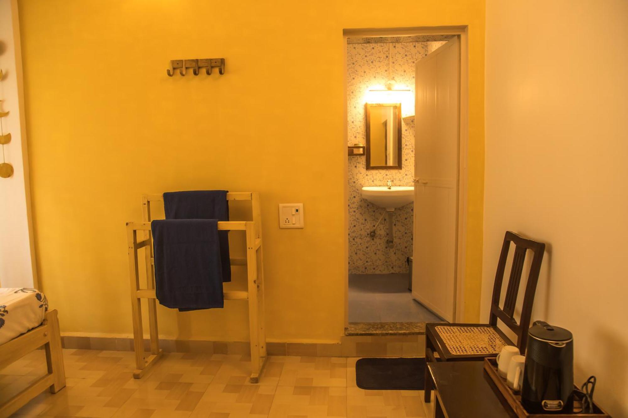 Coco Moon Hotel Morjim Bagian luar foto