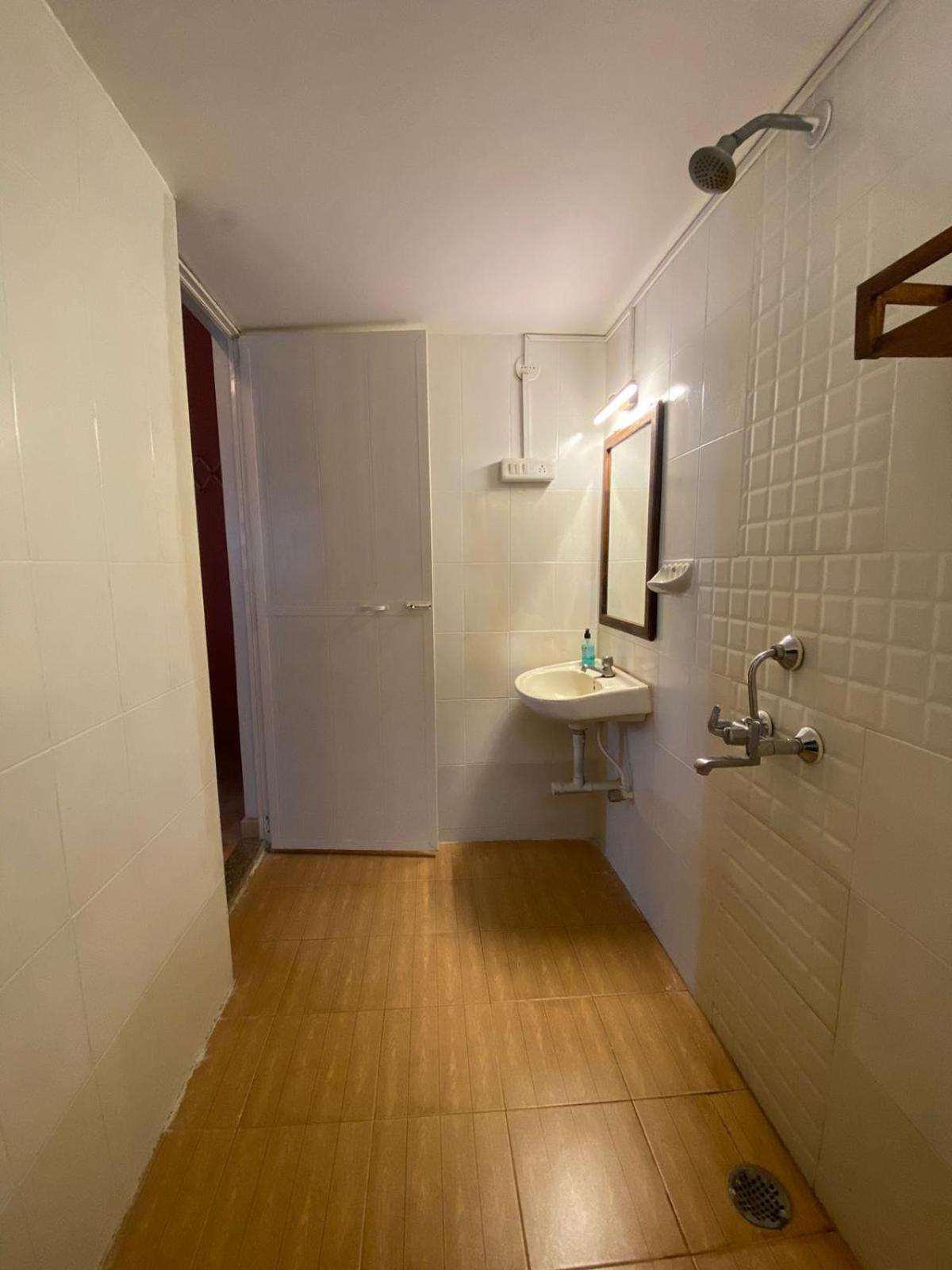 Coco Moon Hotel Morjim Bagian luar foto