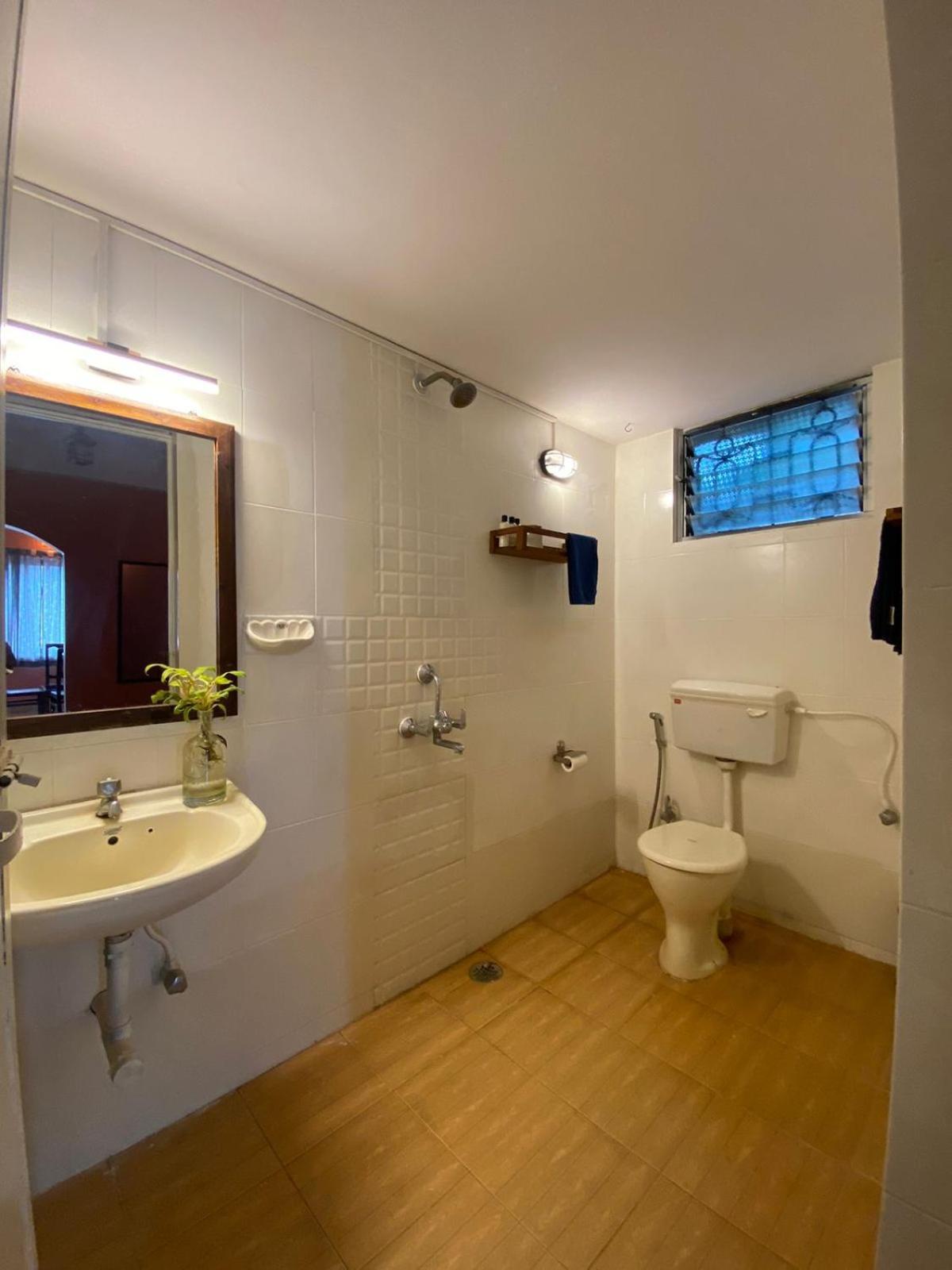 Coco Moon Hotel Morjim Bagian luar foto