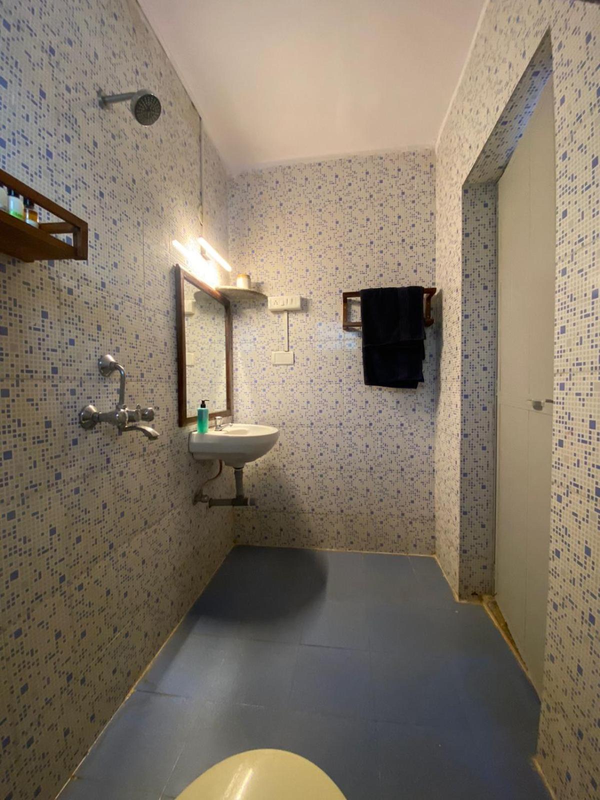 Coco Moon Hotel Morjim Bagian luar foto