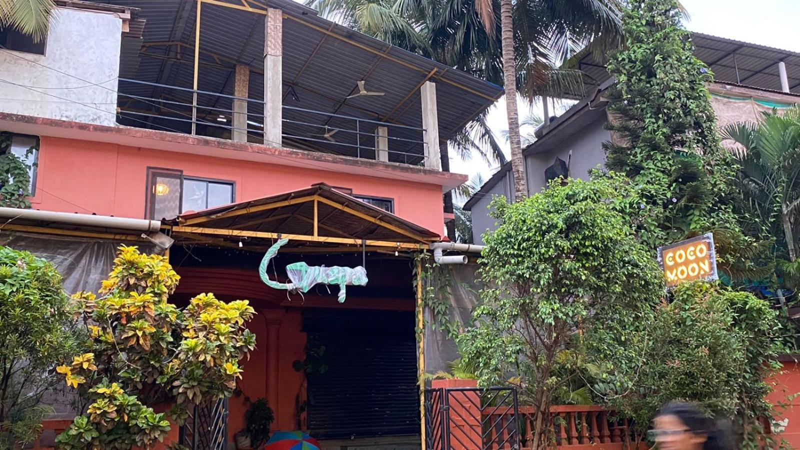 Coco Moon Hotel Morjim Bagian luar foto
