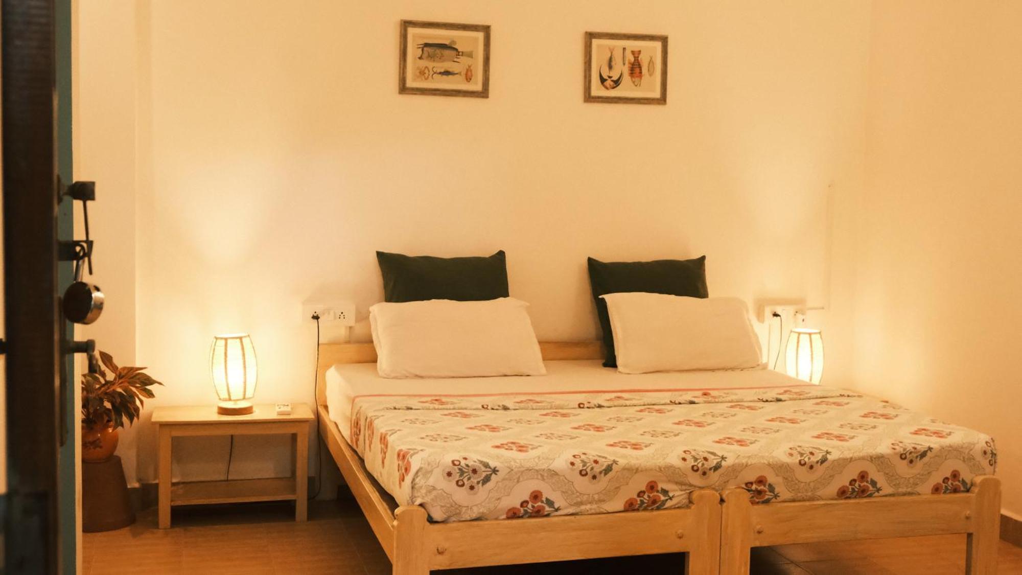 Coco Moon Hotel Morjim Bagian luar foto